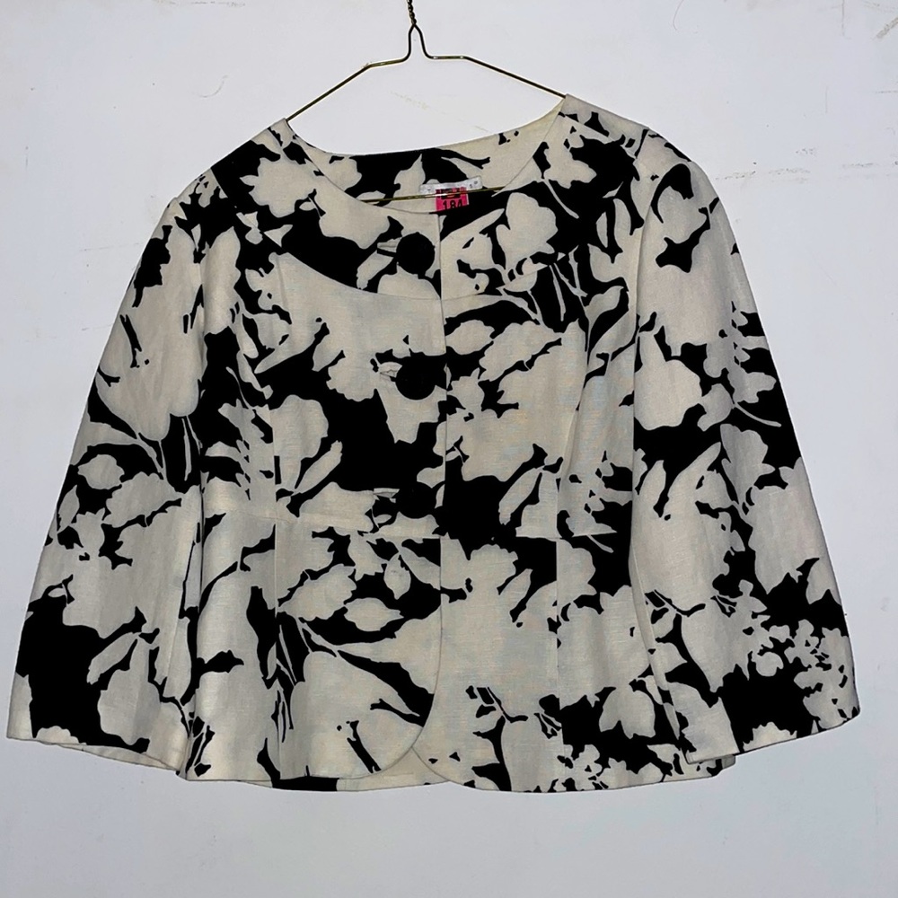 White and black blazer, short